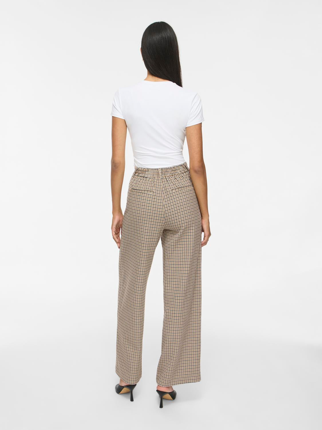 model_shot-back